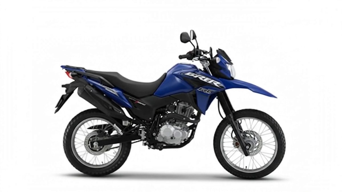 Honda NXR 160 Bros azul girando em estúdio, vista lateral